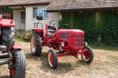Farmall_Traktor001.jpg