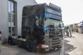 Scania_164L_580_V8_schwarz-blau.jpg