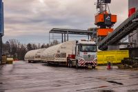 Verladung von Ariane 6 Containern im Auhafen