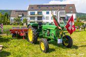 John_Deere_710_Traktor.jpg